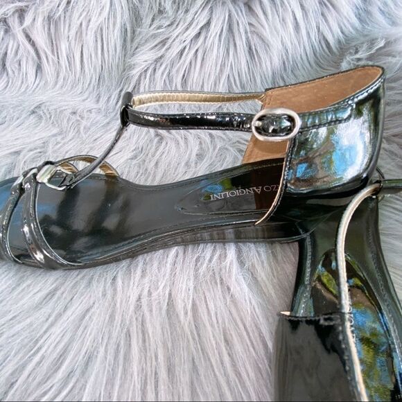 ENZO Angiolini Eanine Blk Patent T-Strap Sandal - Picture 8 of 10